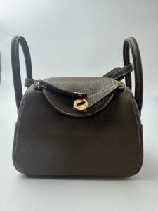 リンディ ミニ エトゥープ W刻印